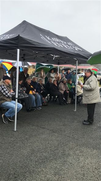 Tuwharetoa Kaumatua Te Haukakawa (Boycie) Te Rire welcomed guests, contractors and the new owners with a Mihi and explained the naming of Piripiri Crescent and connection to Tuwharetoa.